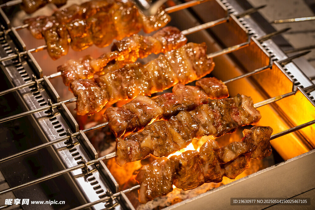 炭火上的美味烤肉
