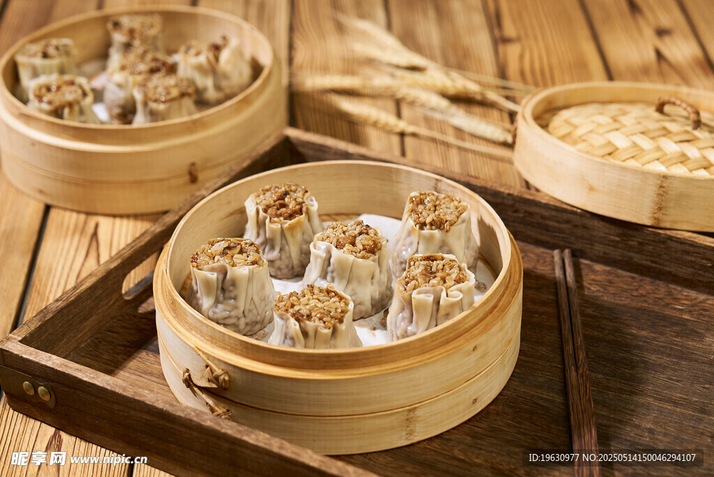 竹制蒸笼里的美味中式点心