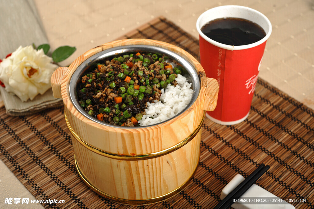 木桶饭 饮品与小菜