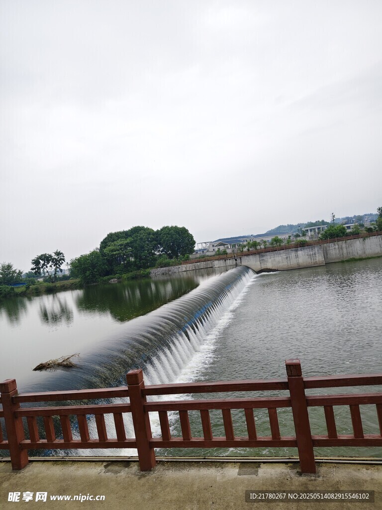 水坝景观近景