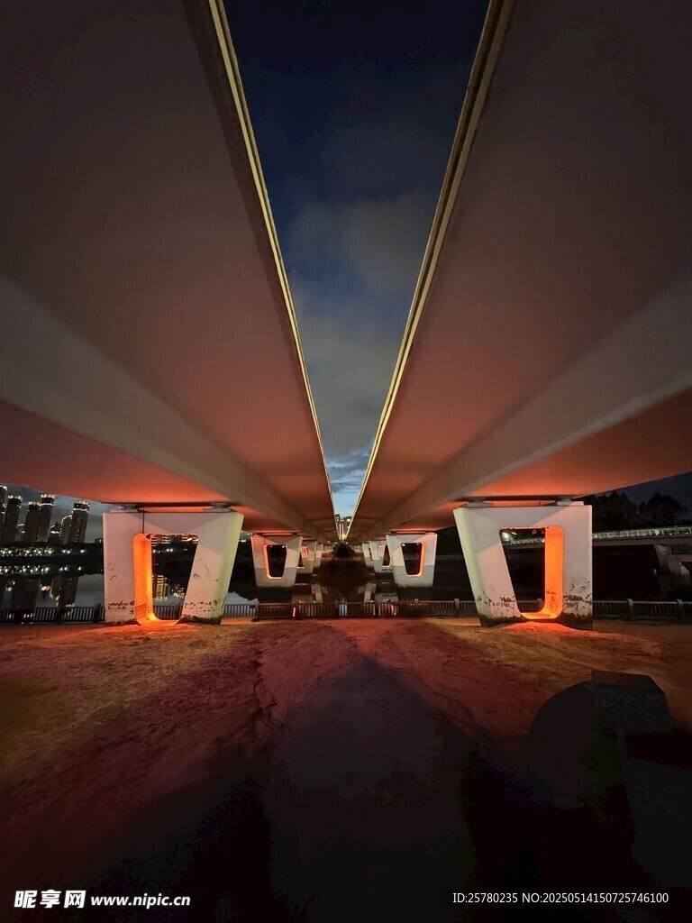 未来感建筑桥洞通道