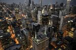 城市夜景俯瞰繁华建筑群
