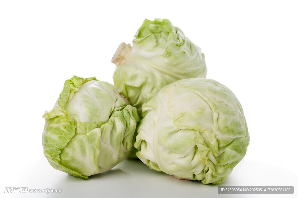 三颗新鲜卷心菜