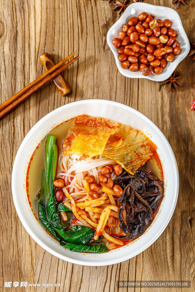 美味家常面条配多样食材