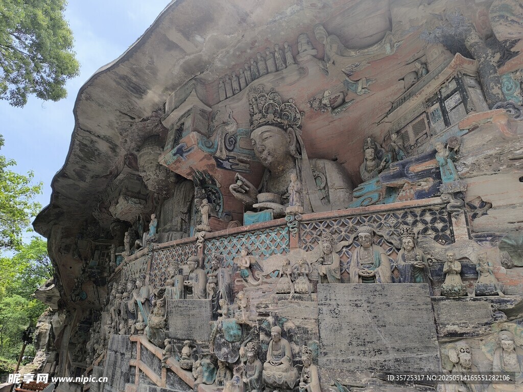 壮观石窟景象
