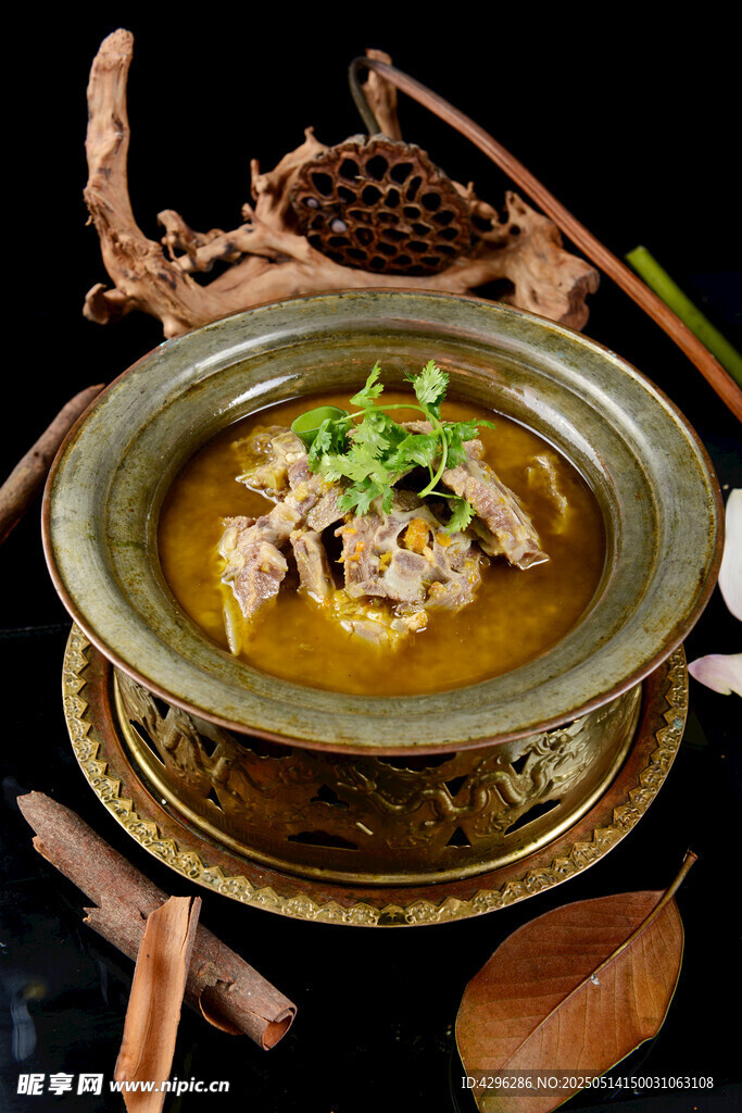 羊蝎子 滋补金汤炖鸡肉