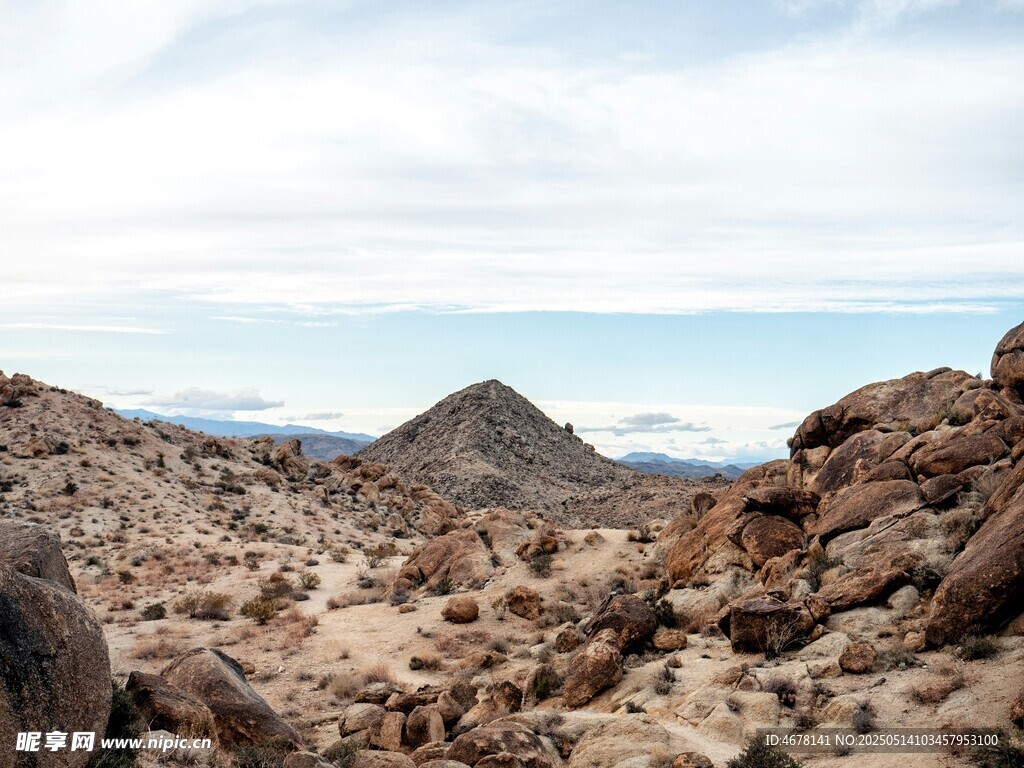 荒凉山地景观