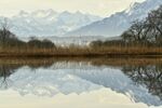 宁静山水倒影如画美景