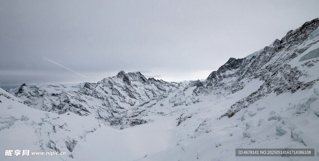 雪山壮丽景致