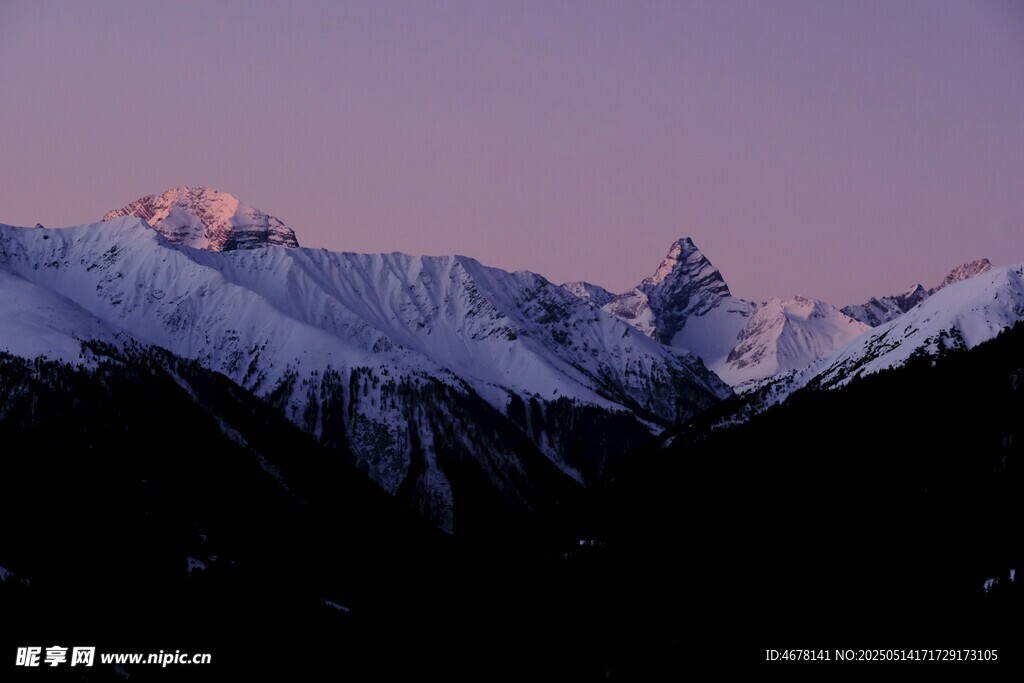 雪山暮色美景