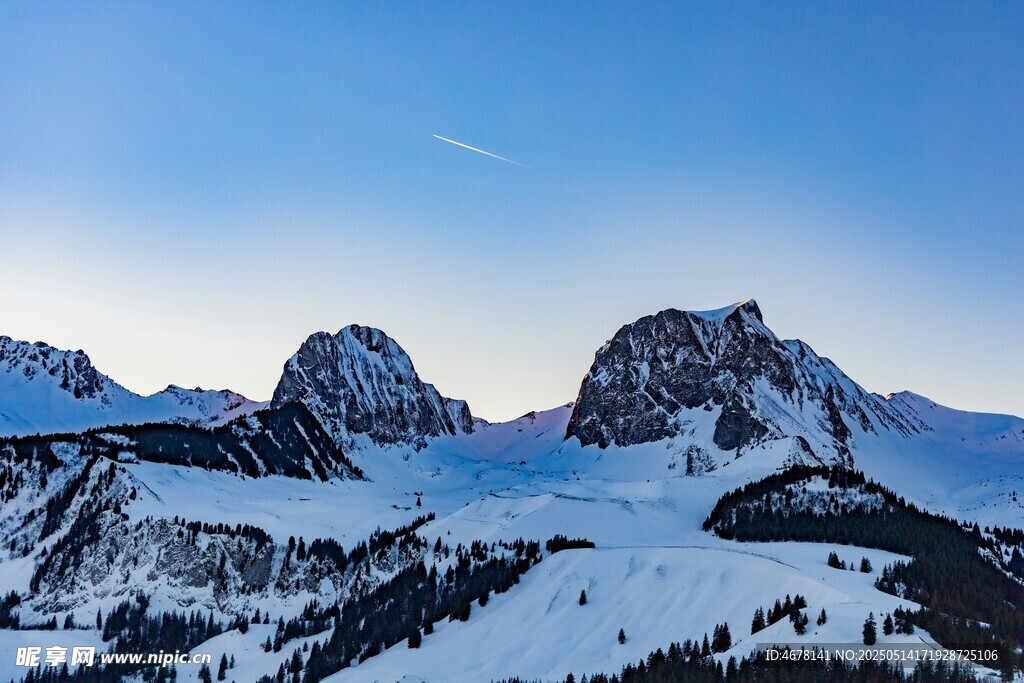 雪山壮丽景致