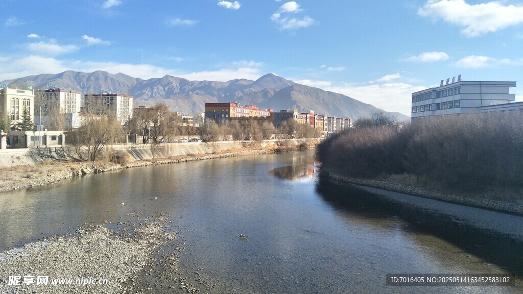 河流 城市 建筑 山脉 天空 