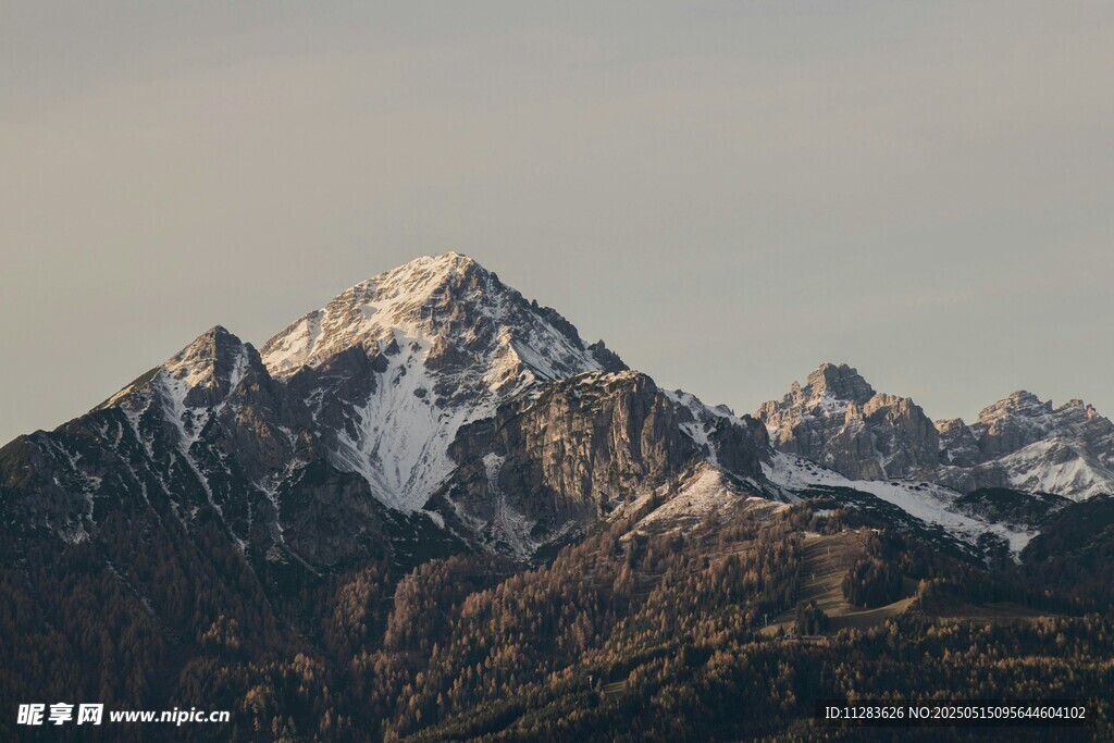 壮丽雪山景观