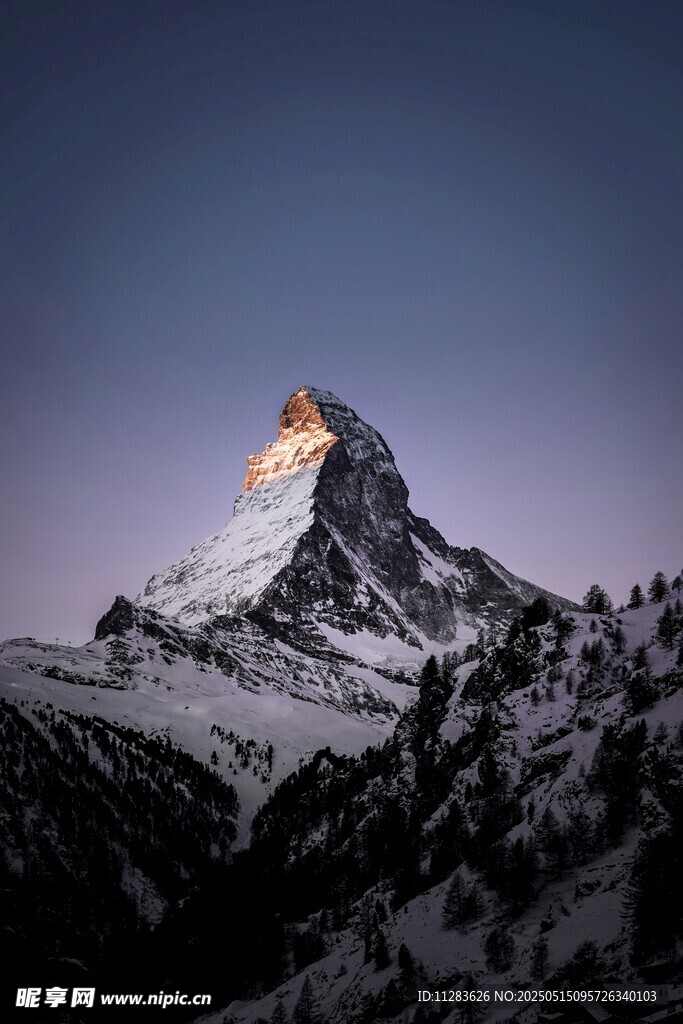 马特洪峰壮丽雪山景观