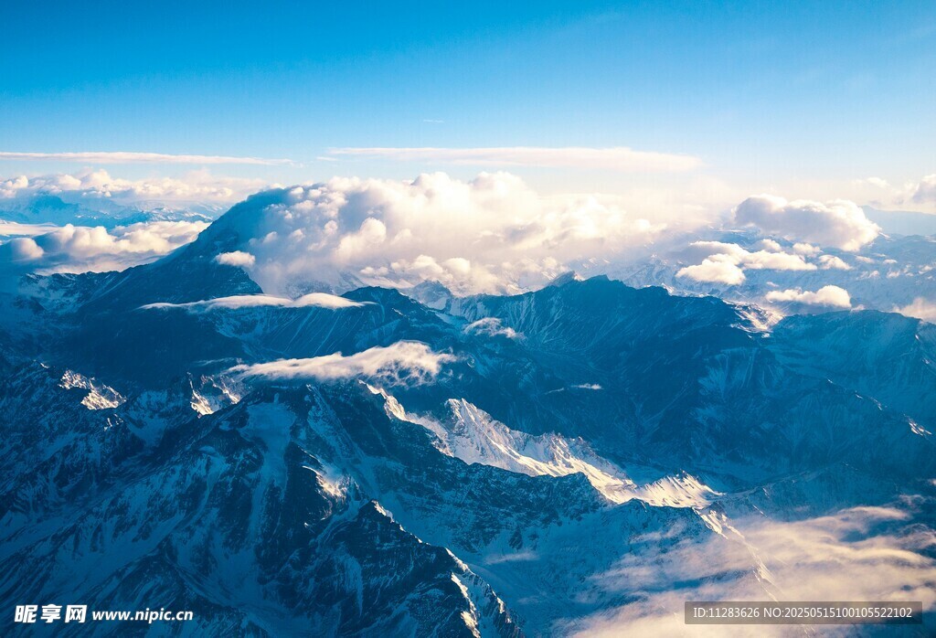 壮丽雪山景观