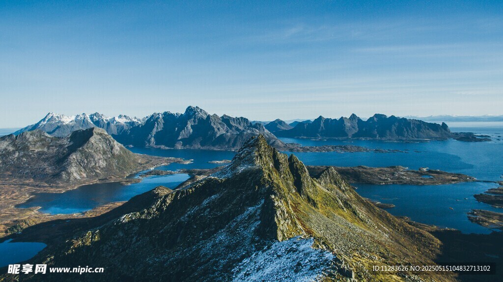壮丽山景与湖泊风光