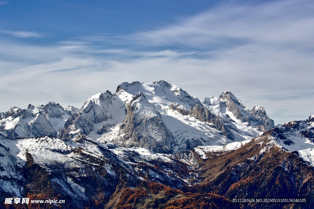 巍峨雪山壮丽景致