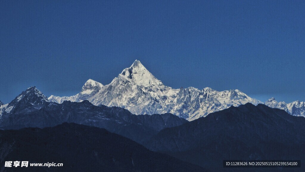 壮丽雪山美景