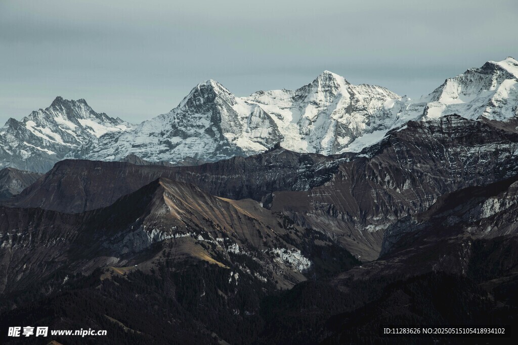 壮丽雪山景观