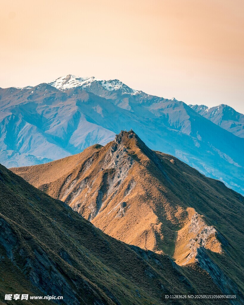 壮丽山景展现自然之美
