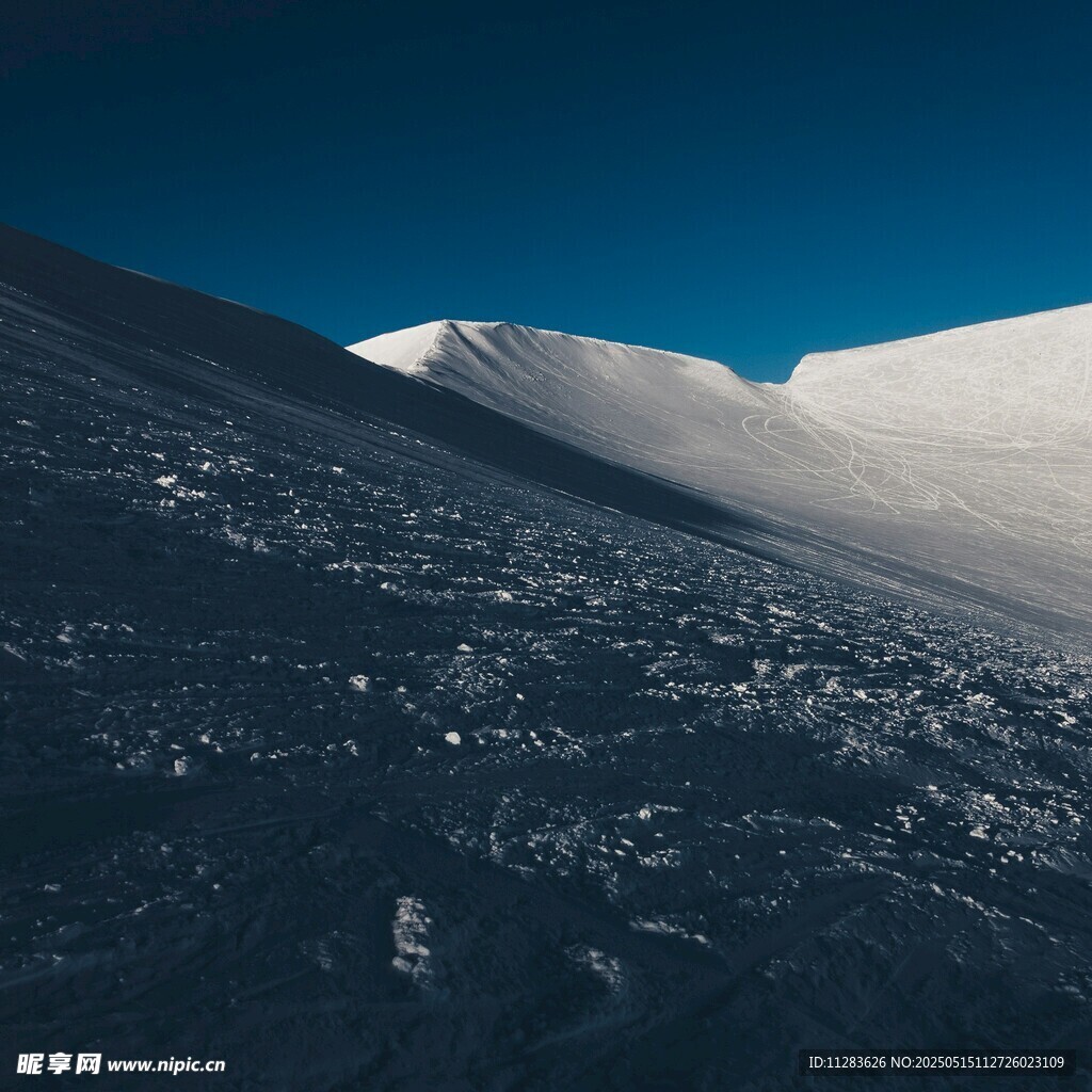 雪山壮丽景观