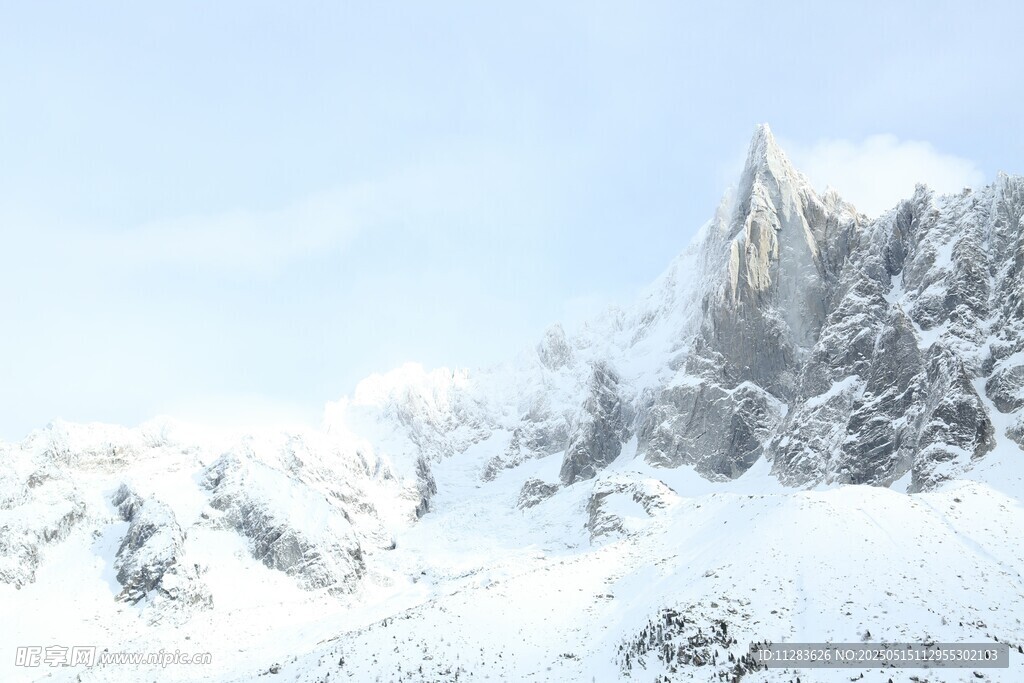 雪山壮丽景致
