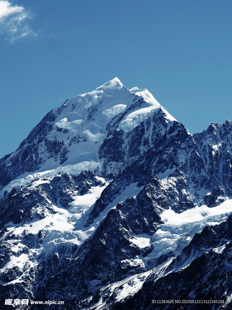 巍峨雪山壮丽景致