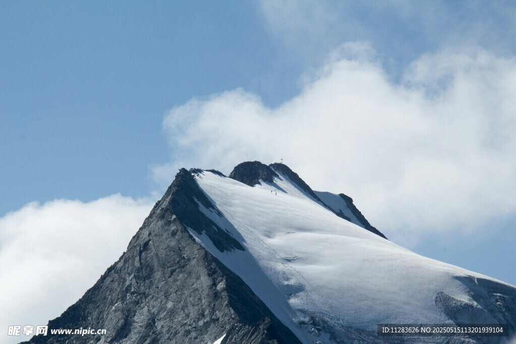 巍峨雪山之巅