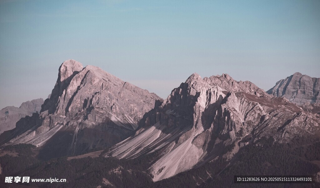 壮丽巍峨的高山景观