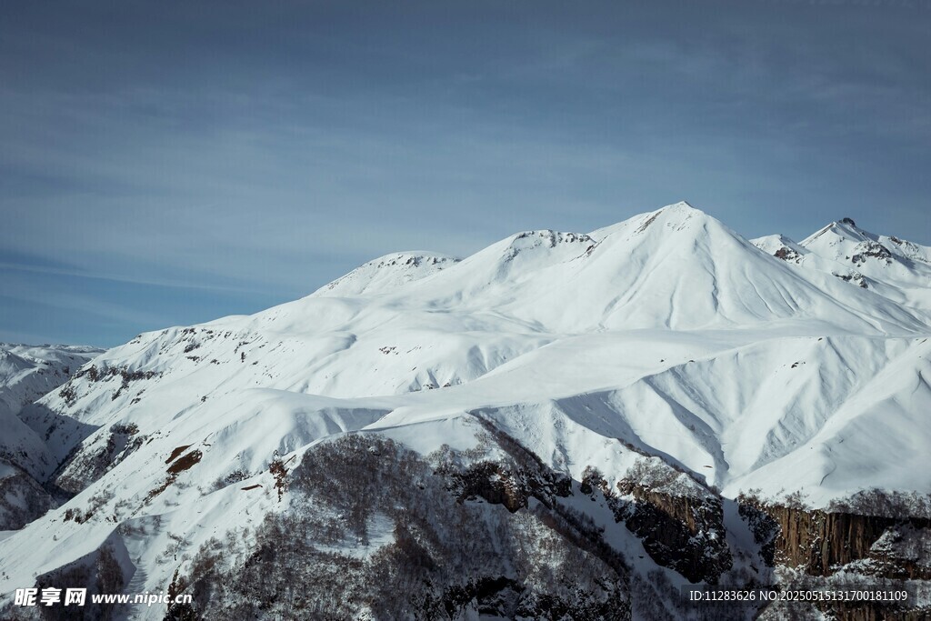 巍峨雪山壮丽景致