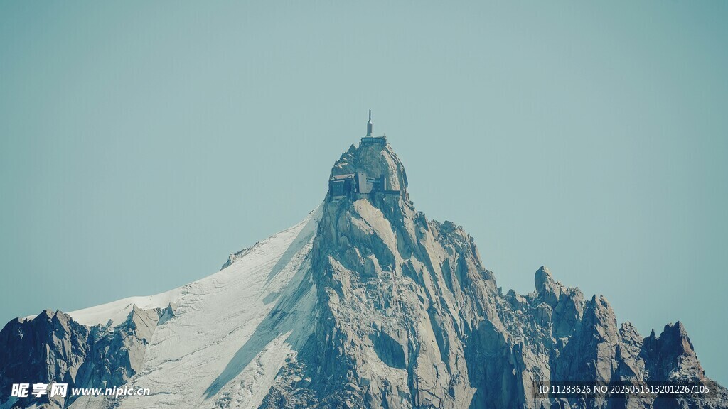 巍峨雪山壮丽景致