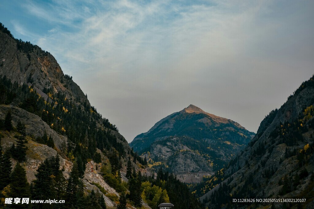 壮丽山景 山间绿意盎然