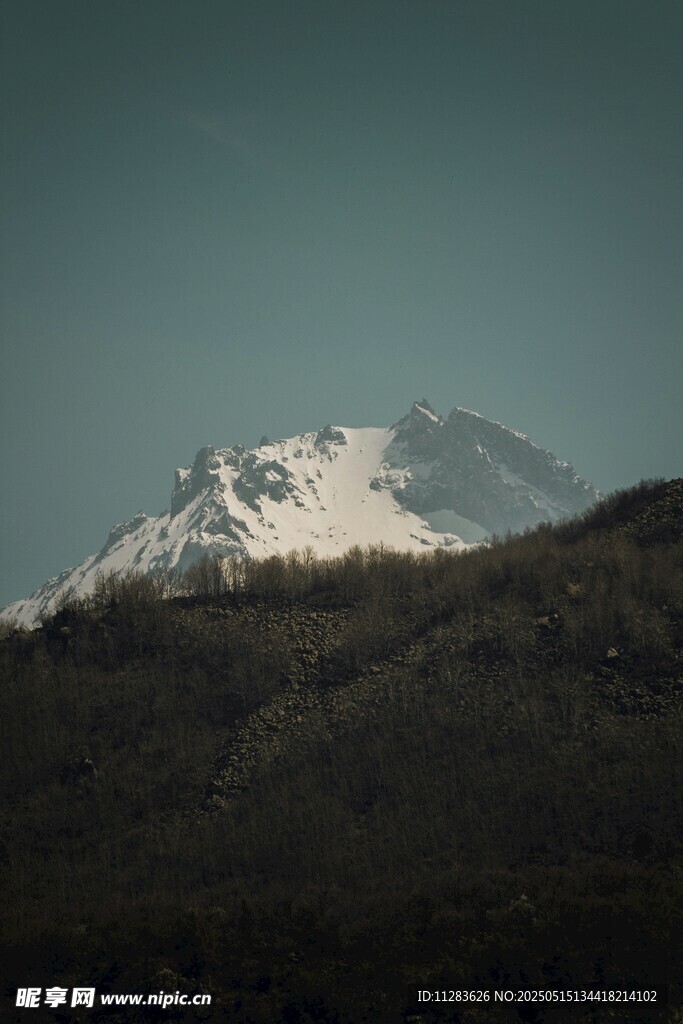 雪山远景