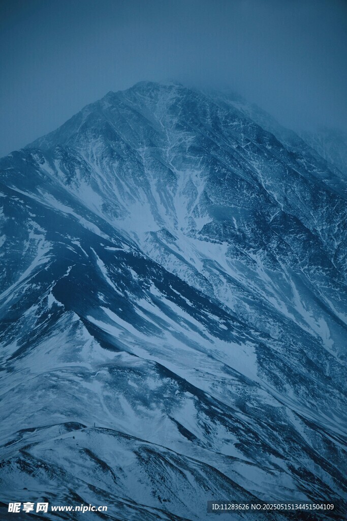 壮丽雪山景观