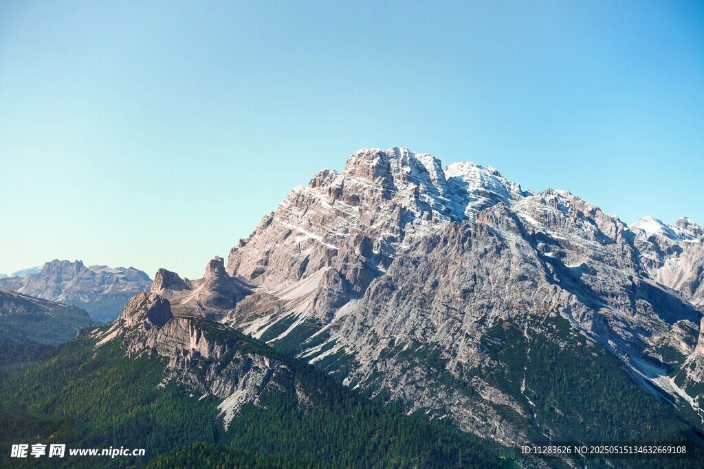巍峨壮丽的高山景观