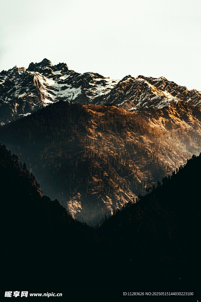 壮丽雪山景观