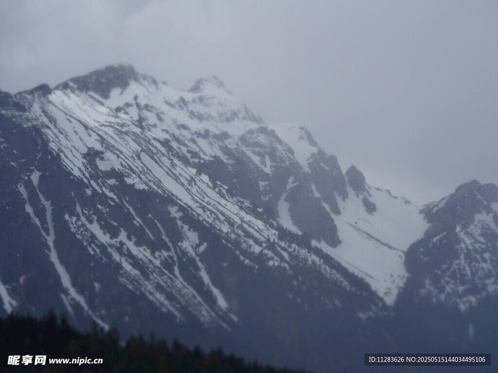 雪山壮丽景致