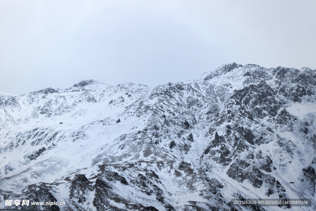 壮丽雪山景观