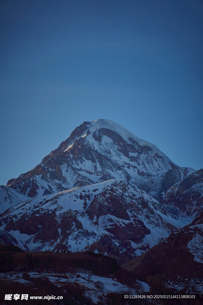 雪山壮丽景观