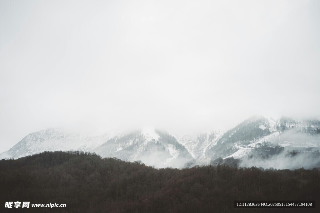 雪山远景