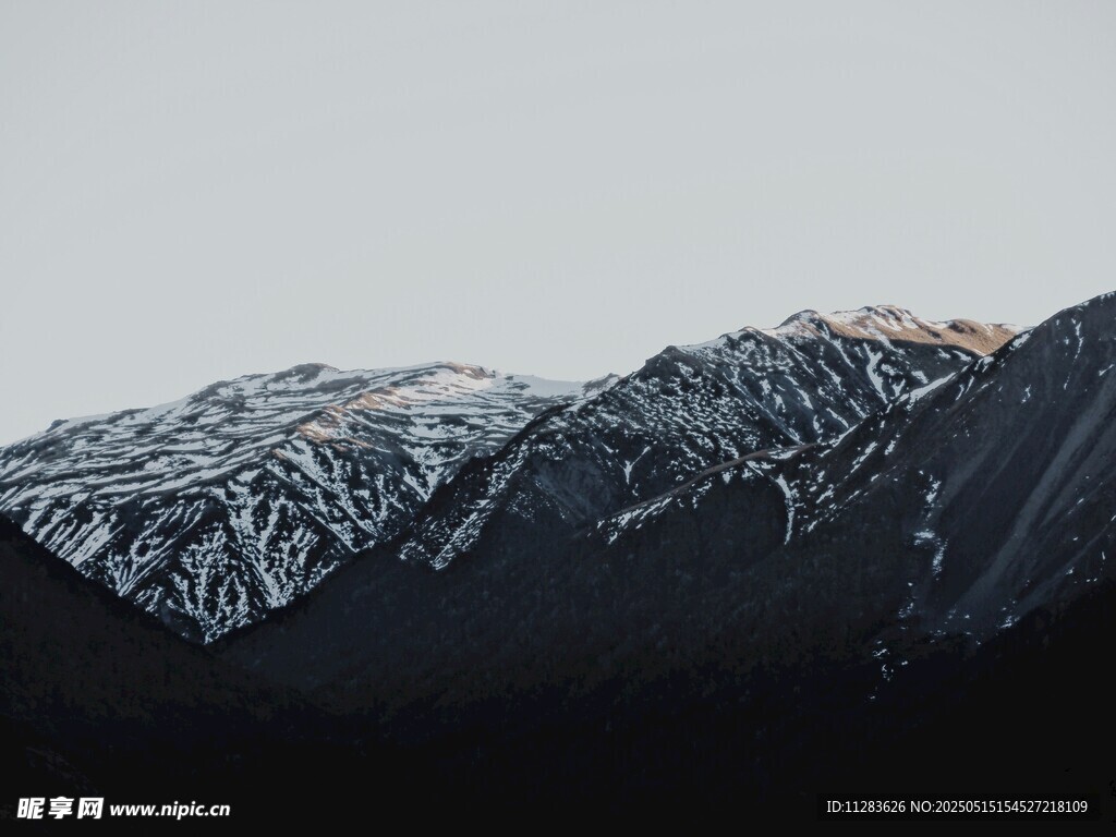 壮丽雪山景观