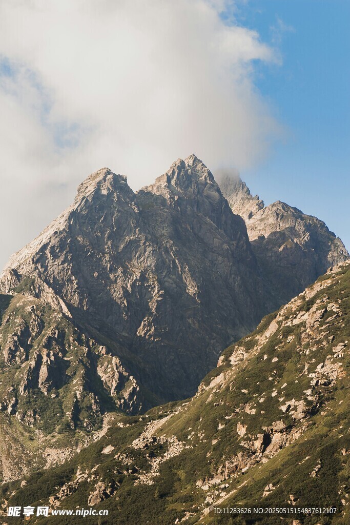 巍峨壮丽的高山景观