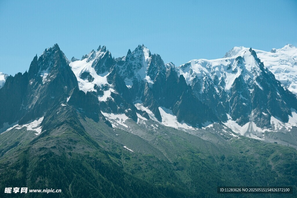 巍峨雪山壮丽景致