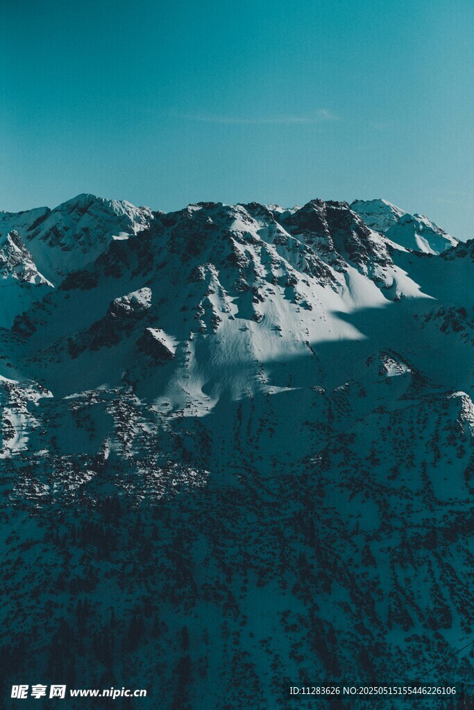 壮丽雪山景观