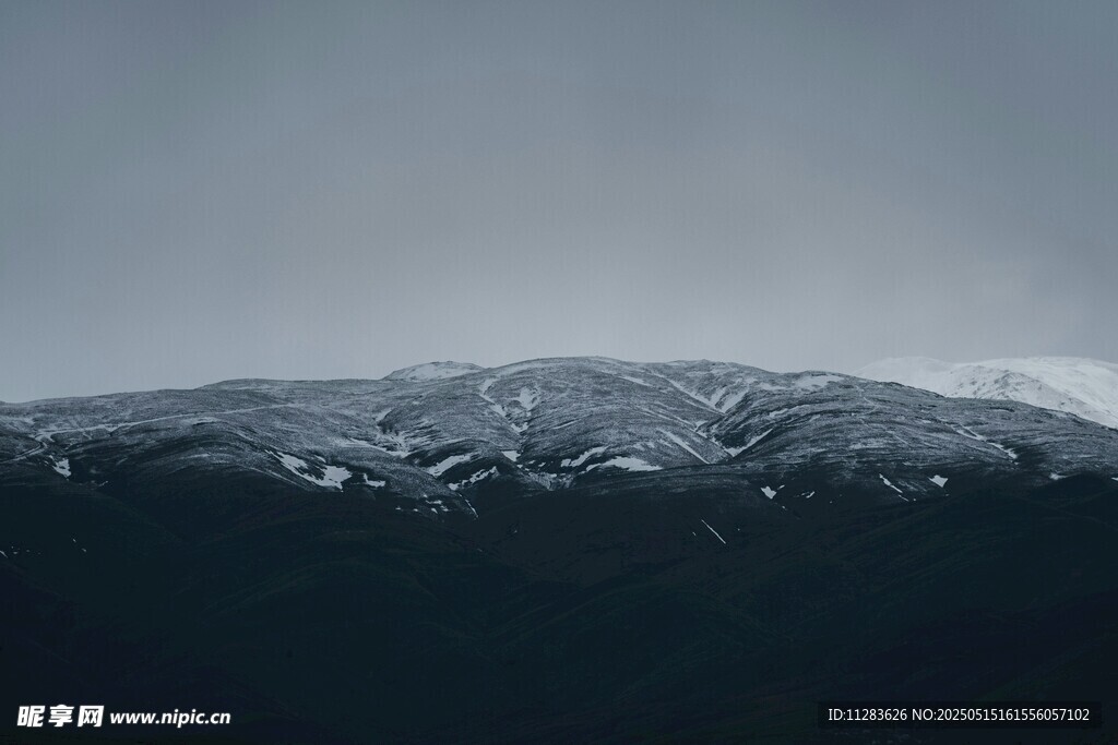 雪山远景