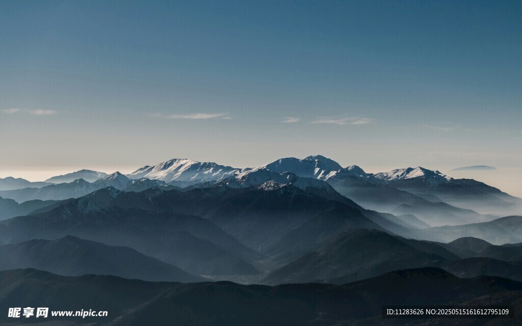 壮丽群山云海景观