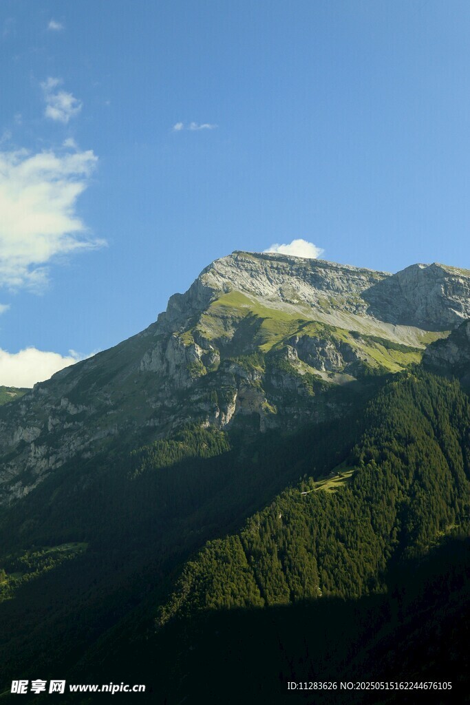 壮丽青山蓝天美景