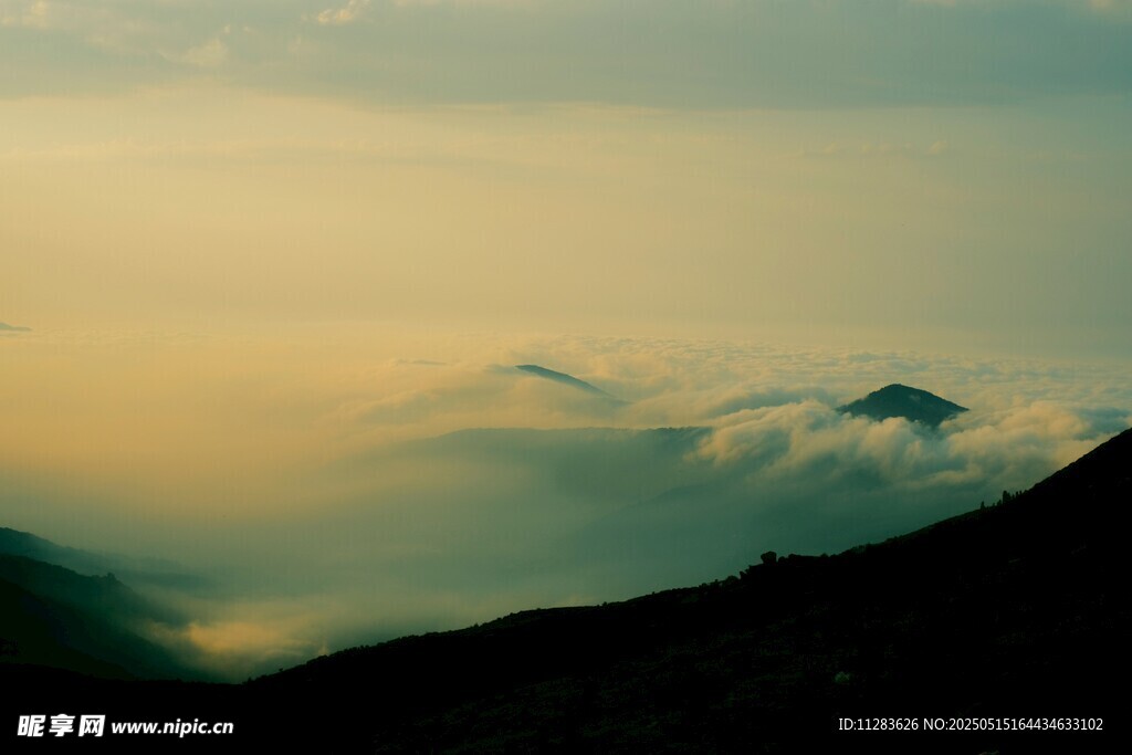 山间云海日出美景