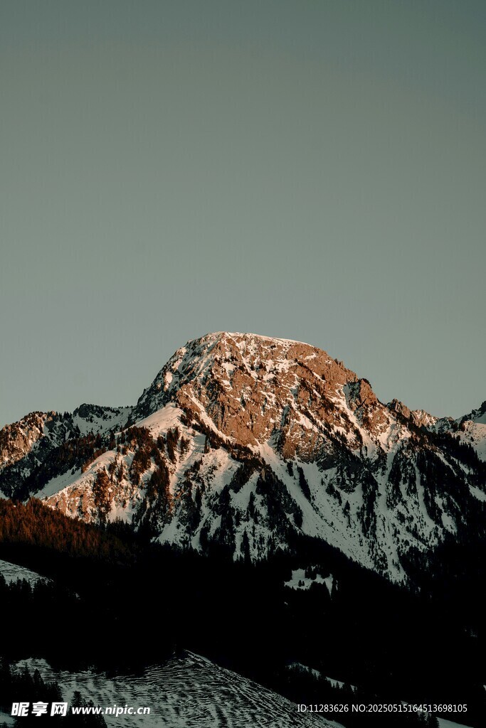 雪山壮丽景观
