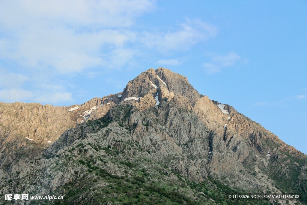 巍峨壮丽的高山景观